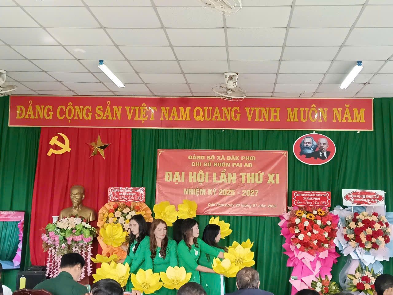 Đảng ủy xã Đắk Phơi Tổ chức Đại hội chi bộ điểm nhiệm kỳ 2025 - 2027